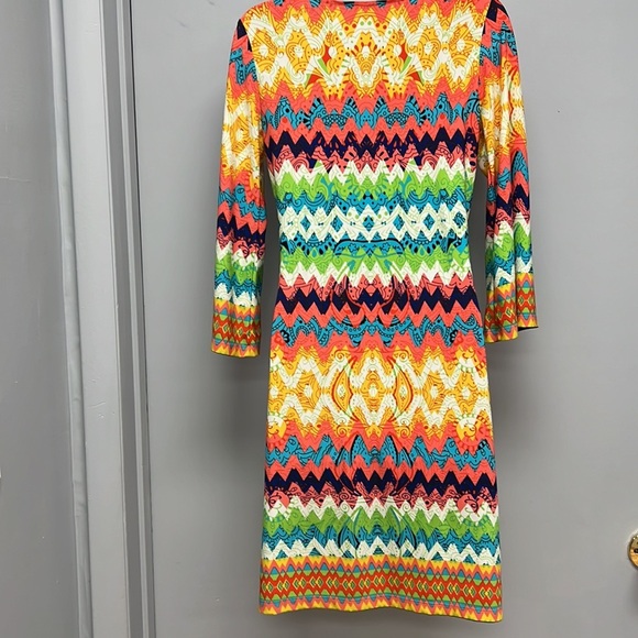 HAANI Geometric Tunic Dress with Gold Chain Detail at Neckline Size Small - Picture 5 of 6